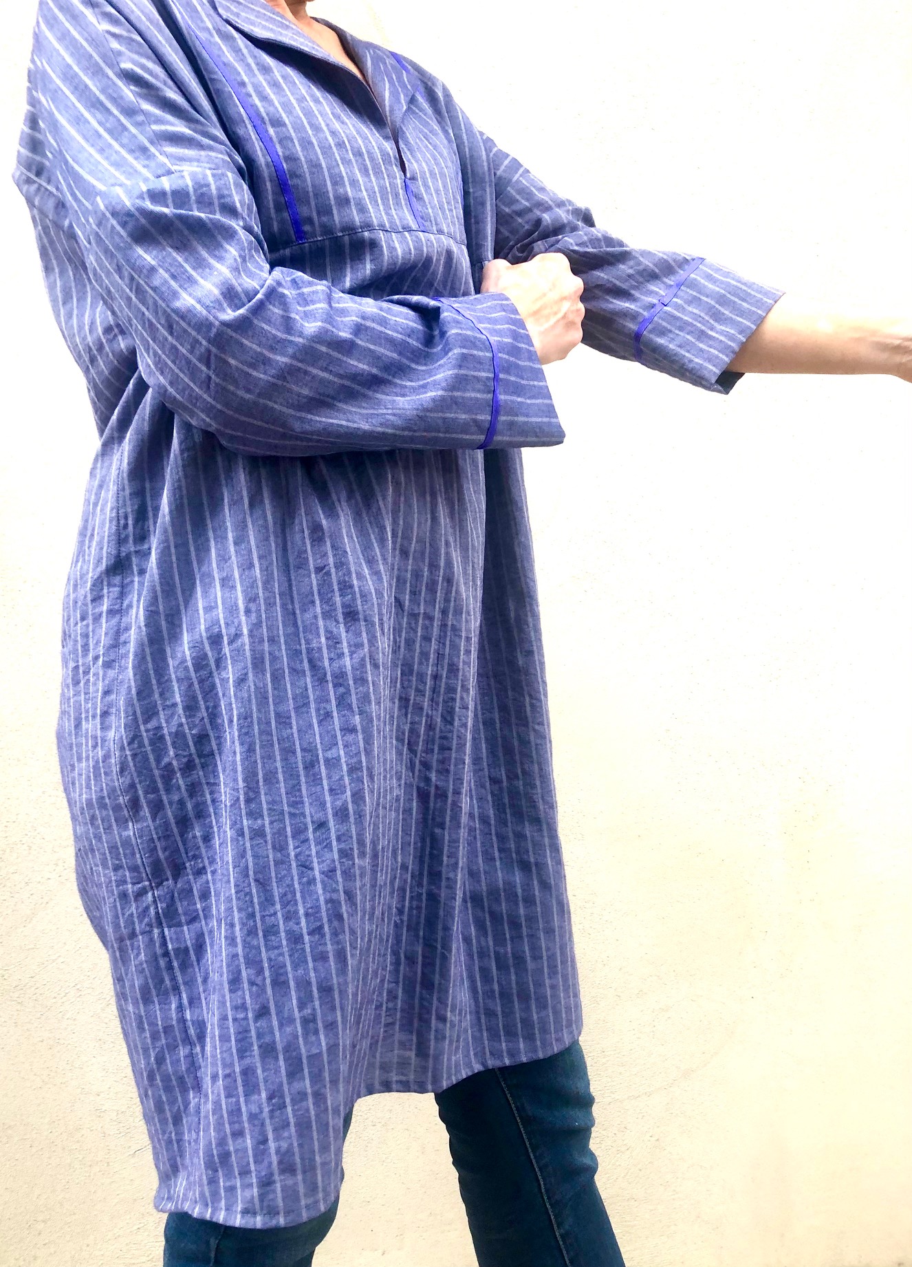 SALE: Tunika-Kleid, blau gestreift, mit blauem Satinband