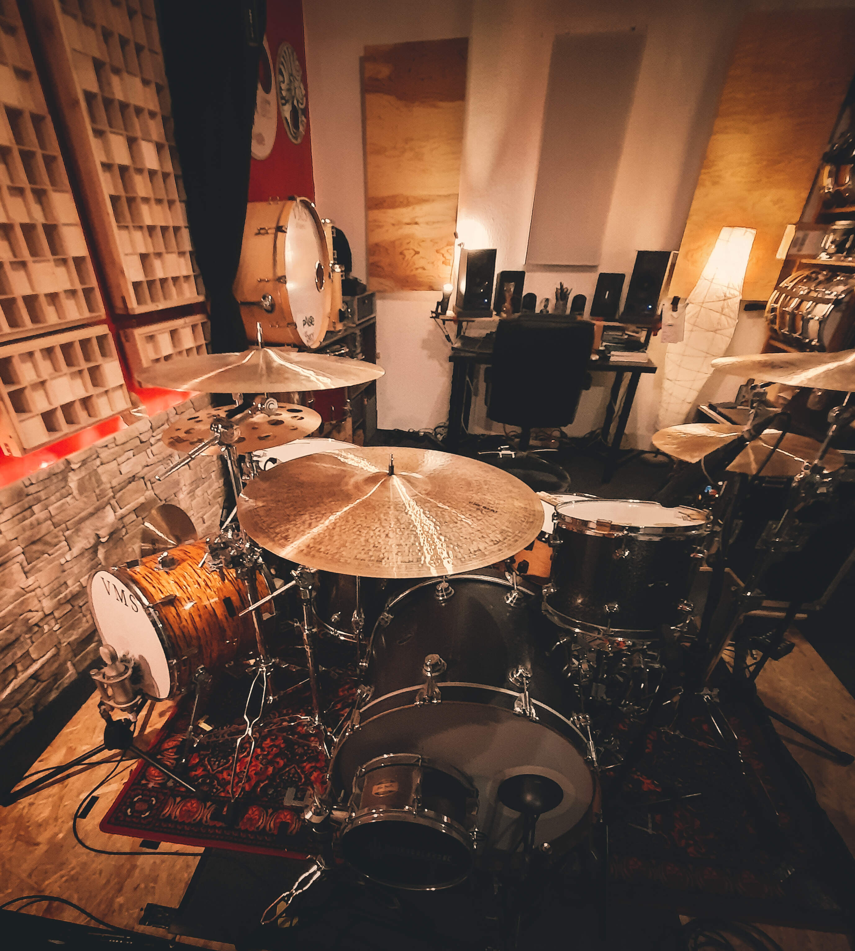 the drumroom of online studio drummer