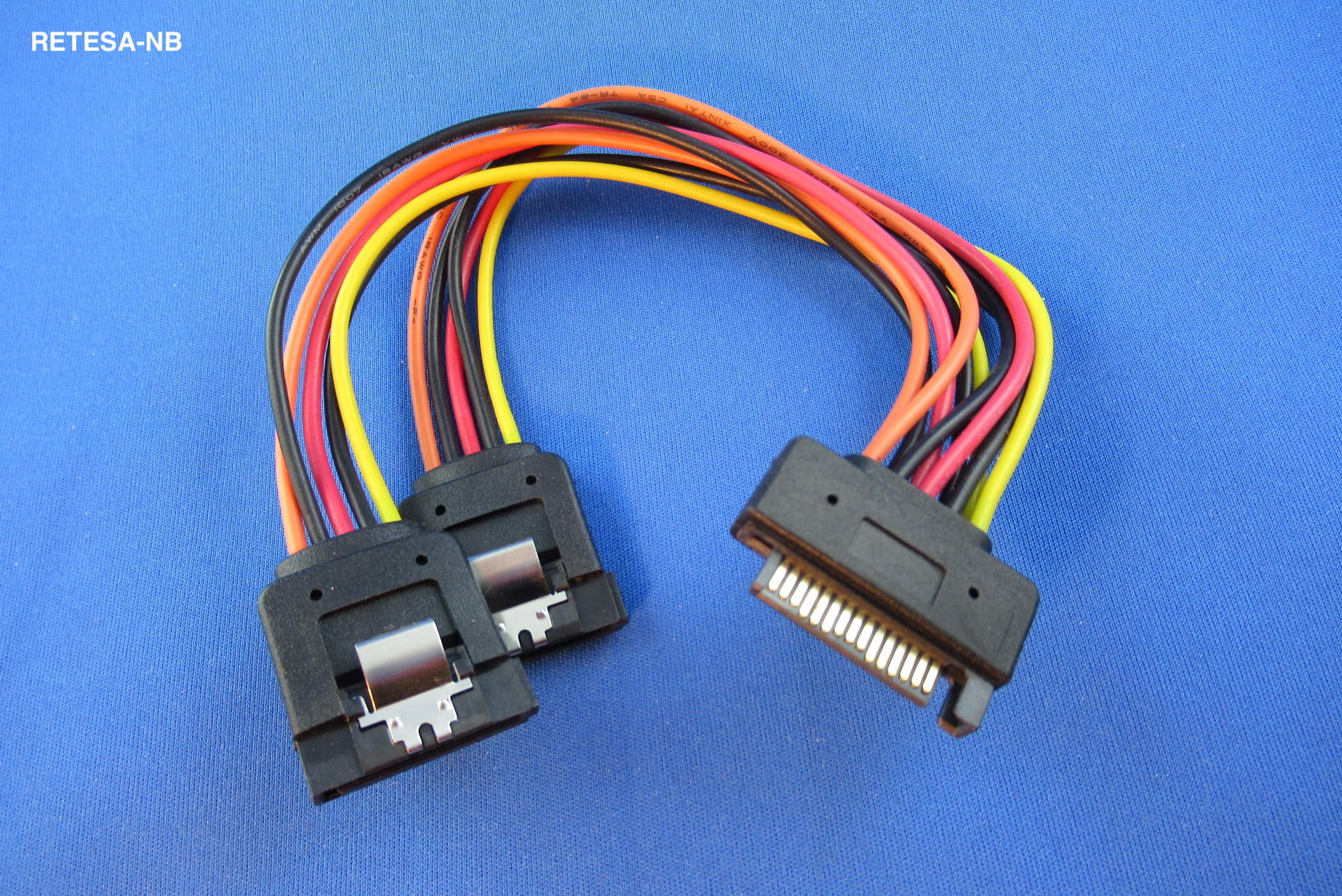 Y-Kabel Stromvers. S-ATA-Stecker auf 2x Buchse INTOS 29683A