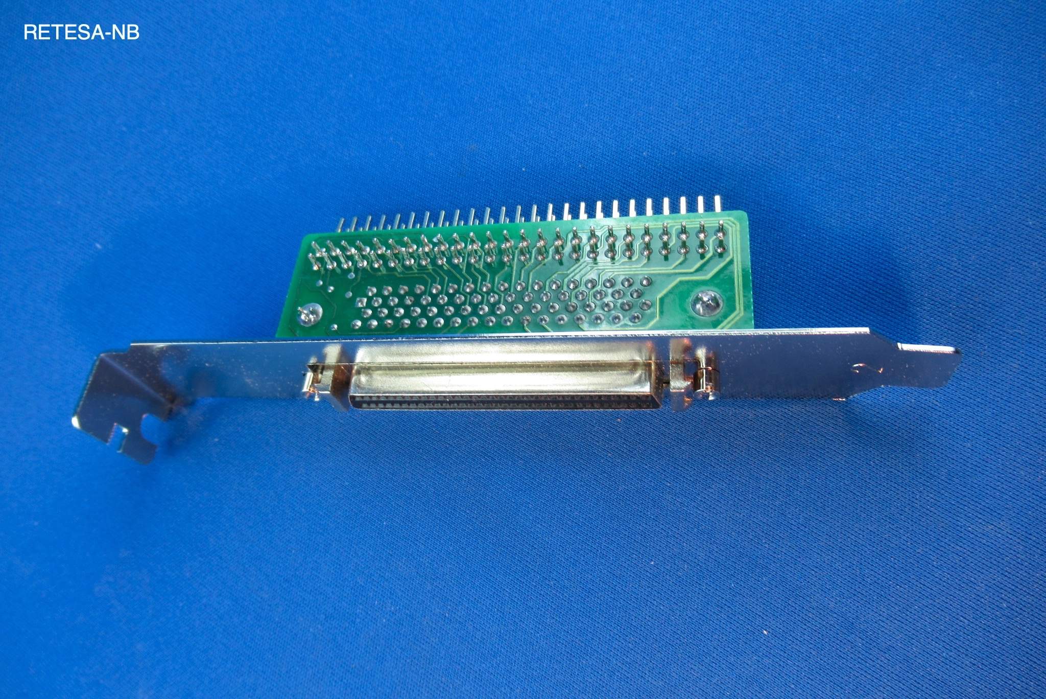 SCSI-Slotadapter: Slotblech mit 68pol. Mini-SubD-Buchse