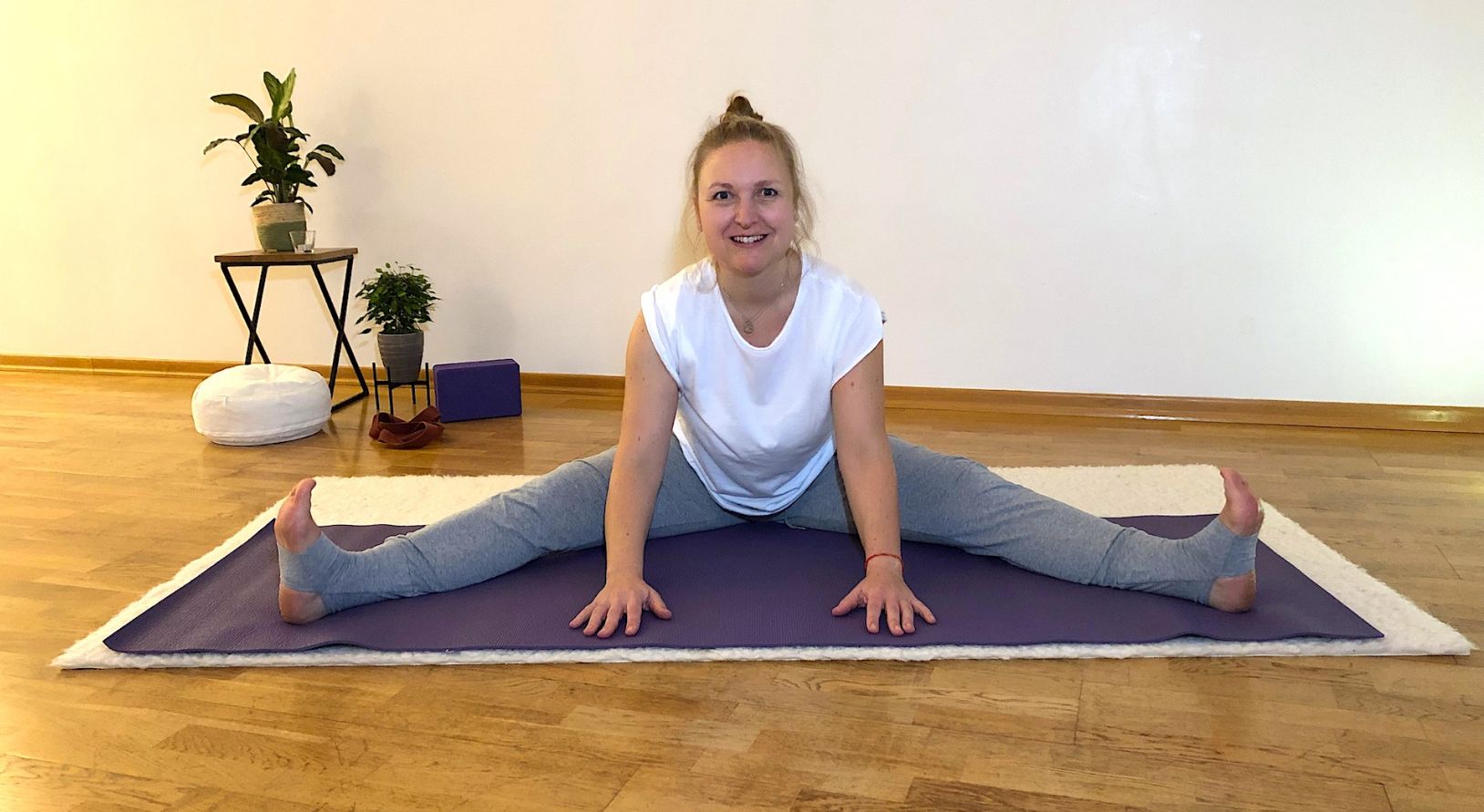 Yvonne von Wolkengrün macht Yoga in der Zen Shiatsu Schule Berlin