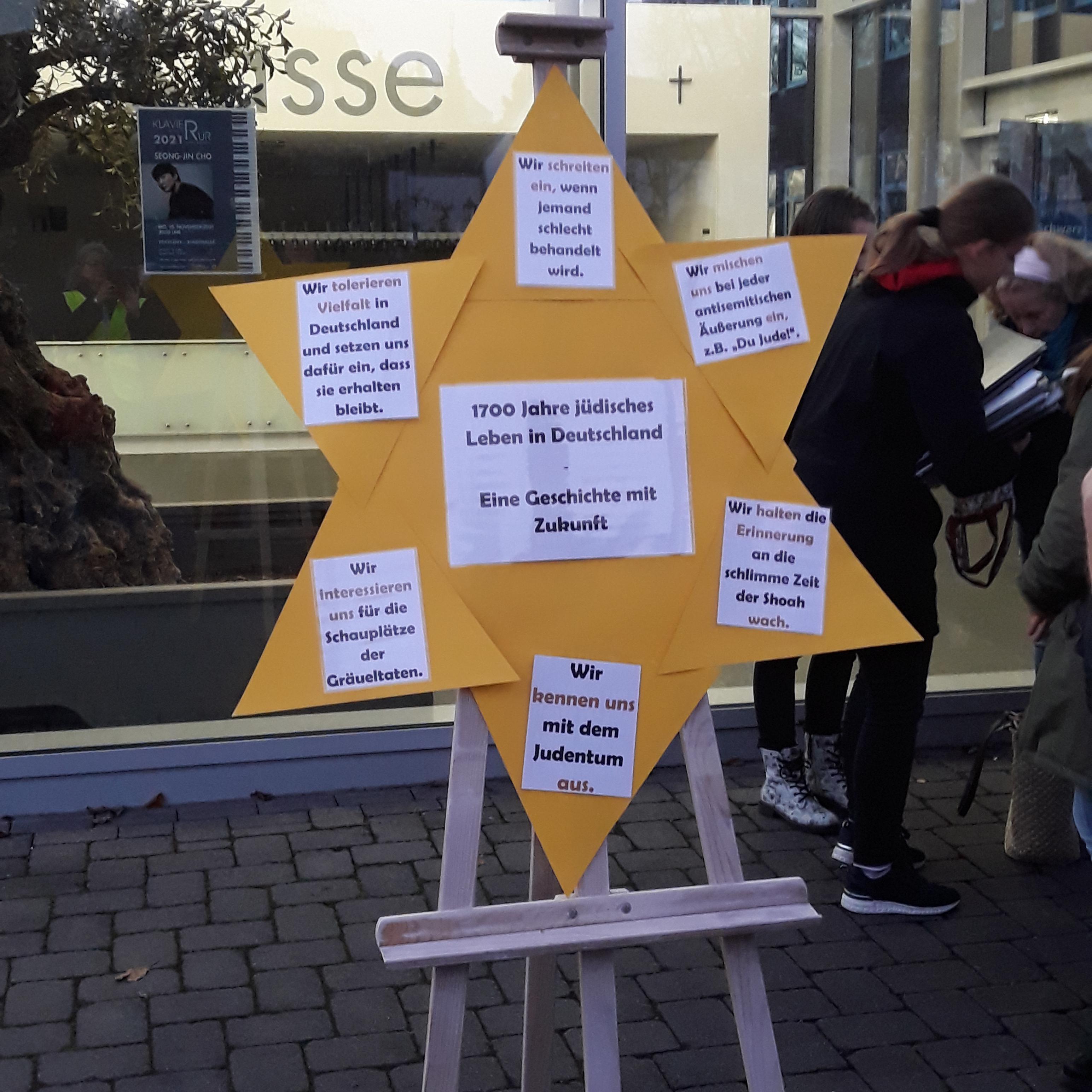 Die organisierende Hauptschule der Stadt Erkelenz erarbeitete mit ihren Schüler*Innen diesen Stern.