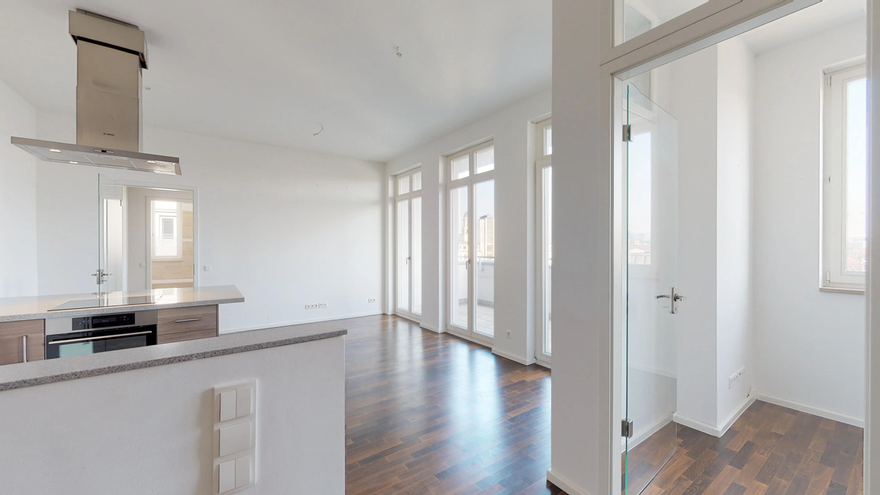 Sensationelles-Penthouse-in-Berlin-Mitte-Wohnzimmer-Kuche2jpeg