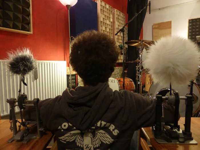 Who has the nicest `fro behind the Kit?