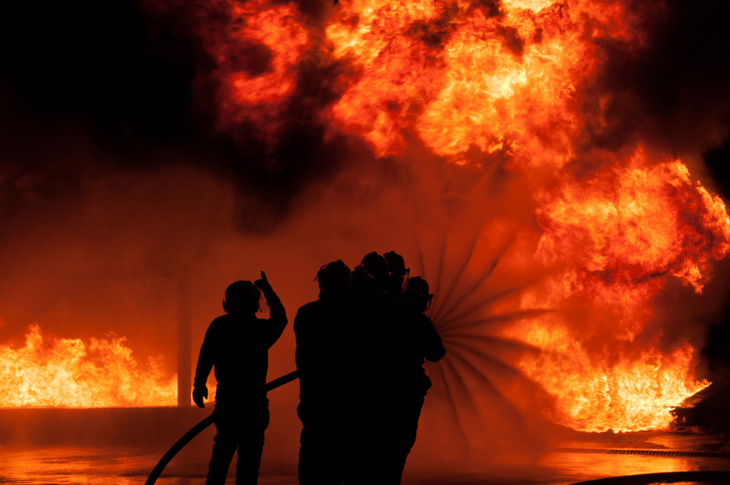 PROJEKT – Buch „Mit Gott bei der Feuerwehr“ -Einsatz-und Erlebnisberichte von Feuerwehrleuten-